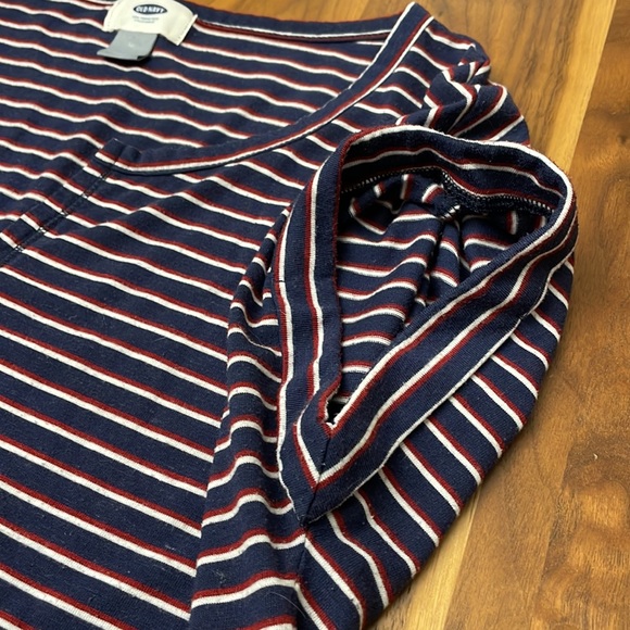 Old Navy Cap Sleeve Tee - Picture 4 of 4